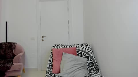 Snapshot of erikabeee1 chatting on 11/10/25, 06:34 Erikabeee online show from 11/10/25, 06:34