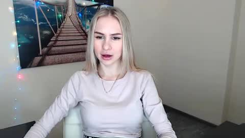 Snapshot of erikagavin chatting on 01/20/25, 01:00 Erika online show from 01/20/25, 01:00