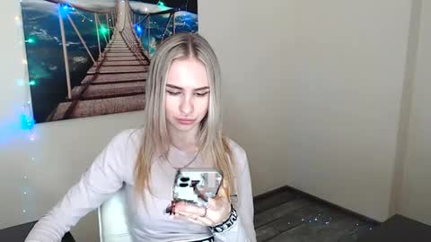 Snapshot of erikagavin chatting on 01/20/25, 04:01 Erika online show from 01/20/25, 04:01