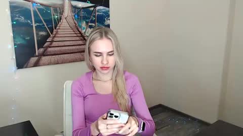Snapshot of erikagavin chatting on 01/22/25, 04:02 Erika online show from 01/22/25, 04:02