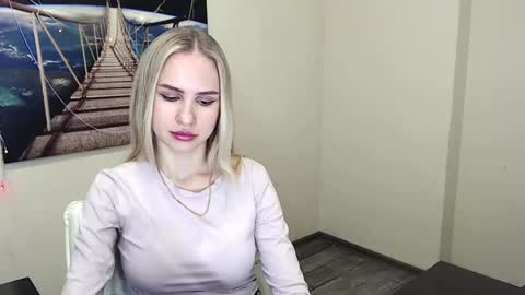 Snapshot of erikagavin chatting on 02/19/25, 01:06 Erika online show from 02/19/25, 01:06