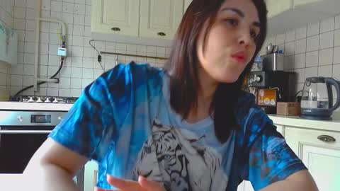 Snapshot of erikagloss chatting on 11/17/25, 06:52 ErikaGloss online show from 11/17/25, 06:52