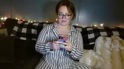 Snapshot of erinlovebabe chatting on 11/24/25, 08:03 Erinlove online show from 11/24/25, 08:03