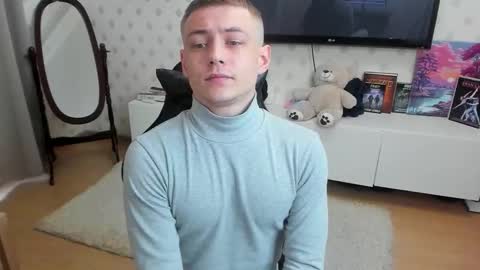 Max online show from 10/12/25, 01:32