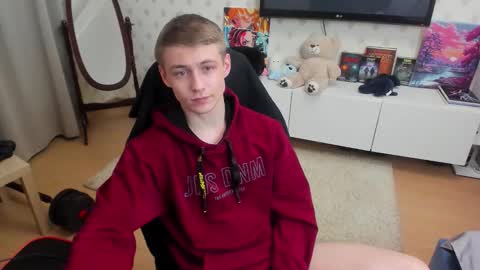 Max online show from 11/22/25, 12:20