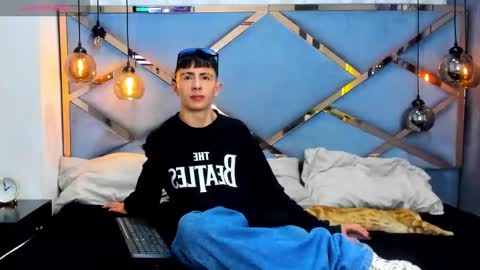 Snapshot of erofox_77 chatting on 11/23/25, 04:45 erofox_77 online show from 11/23/25, 04:45