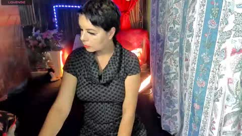 Snapshot of erotic_dessire chatting on 09/25/25, 07:28 Eve online show from 09/25/25, 07:28