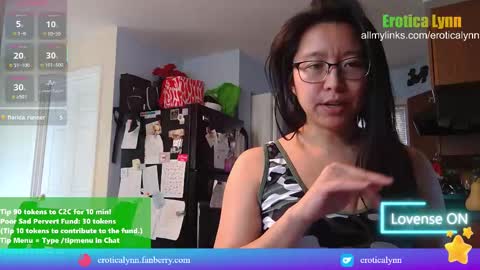 Snapshot of eroticalynn chatting on 03/03/25, 07:17 Lynn online show from 03/03/25, 07:17