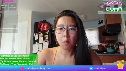 Snapshot of eroticalynn chatting on 10/08/25, 07:11 Lynn online show from 10/08/25, 07:11