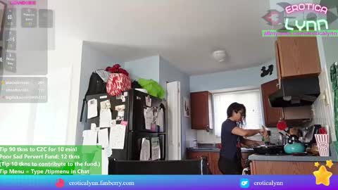 Snapshot of eroticalynn chatting on 10/20/25, 07:03 Lynn online show from 10/20/25, 07:03