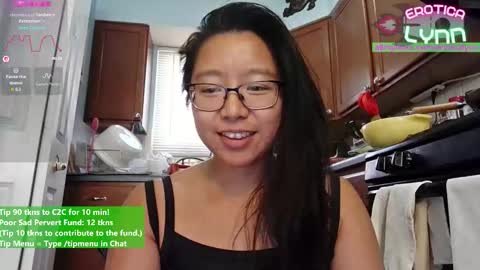 Snapshot of eroticalynn chatting on 10/23/25, 07:12 Lynn online show from 10/23/25, 07:12