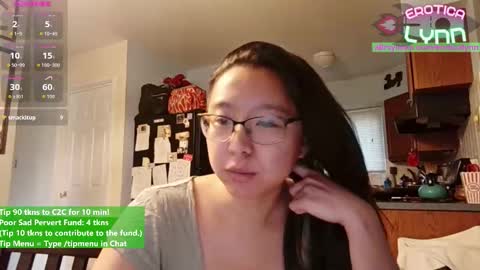 Snapshot of eroticalynn chatting on 11/19/25, 08:09 Lynn online show from 11/19/25, 08:09