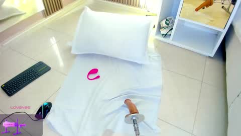 Snapshot of erotik_lady chatting on 03/04/25, 03:55 TINY online show from 03/04/25, 03:55