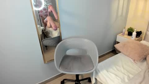 Escarlet online show from 02/25/25, 06:53