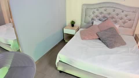 Escarlet online show from 10/27/25, 12:53