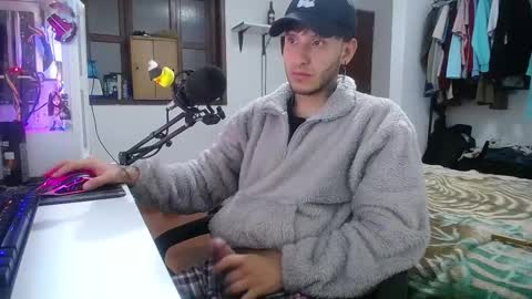 Snapshot of esjrobles chatting on 01/07/25, 11:48 Esteban online show from 01/07/25, 11:48