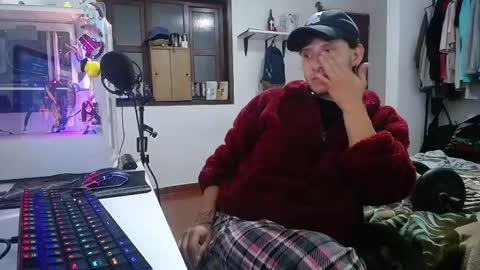 Snapshot of esjrobles chatting on 01/25/25, 06:12 Esteban online show from 01/25/25, 06:12