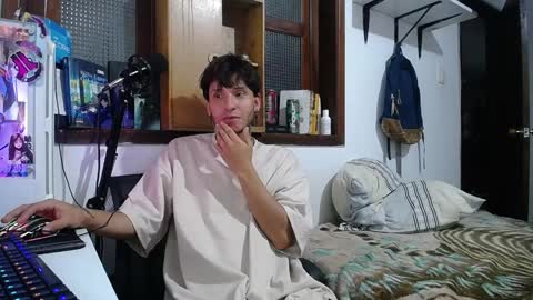 Snapshot of esjrobles chatting on 02/03/25, 05:18 Esteban online show from 02/03/25, 05:18
