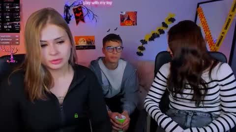 esma_shine online show from 10/26/25, 08:15