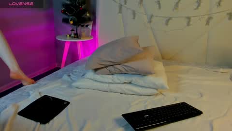 Snapshot of esme_runn chatting on 01/15/25, 10:27 Esme Runn online show from 01/15/25, 10:27