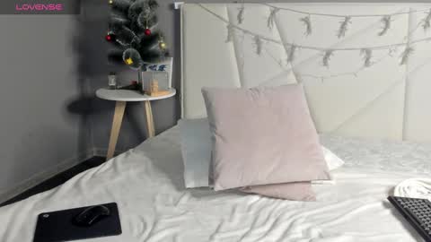 Snapshot of esme_runn chatting on 01/18/25, 10:17 Esme Runn online show from 01/18/25, 10:17
