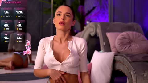 Snapshot of esmeainsley chatting on 12/10/24, 11:19 Raluca online show from 12/10/24, 11:19