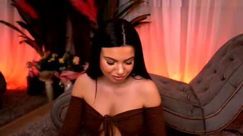 Snapshot of esmeluv chatting on 03/05/25, 11:05 Esme online show from 03/05/25, 11:05