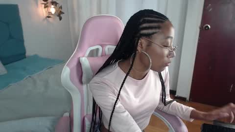 Snapshot of esmeralda_bk chatting on 01/22/25, 06:52 esmeralda_bk online show from 01/22/25, 06:52