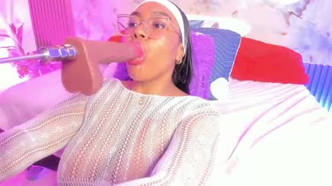 Snapshot of esmeralda_duarte chatting on 12/15/24, 05:13 esmeralda online show from 12/15/24, 05:13