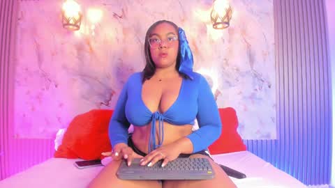 Snapshot of esmeralda_duarte chatting on 01/14/25, 09:02 esmeralda online show from 01/14/25, 09:02