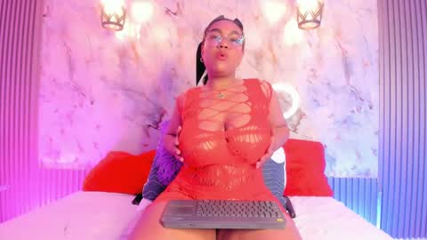 Snapshot of esmeralda_duarte chatting on 02/08/25, 09:24 esmeralda online show from 02/08/25, 09:24
