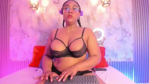 Snapshot of esmeralda_duarte chatting on 02/13/25, 09:09 esmeralda online show from 02/13/25, 09:09