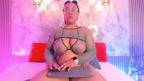 Snapshot of esmeralda_duarte chatting on 02/22/25, 09:23 esmeralda online show from 02/22/25, 09:23