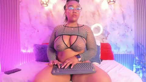 Snapshot of esmeralda_duarte chatting on 02/22/25, 12:29 esmeralda online show from 02/22/25, 12:29