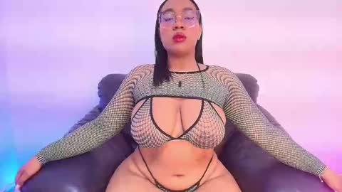 Snapshot of esmeralda_duarte chatting on 09/25/25, 09:35 esmeralda online show from 09/25/25, 09:35