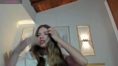 Snapshot of esmeralda_gomeez_ chatting on 10/22/25, 01:33 E S M E online show from 10/22/25, 01:33