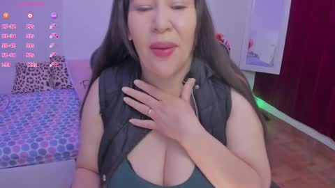 esme online show from 10/06/25, 11:29