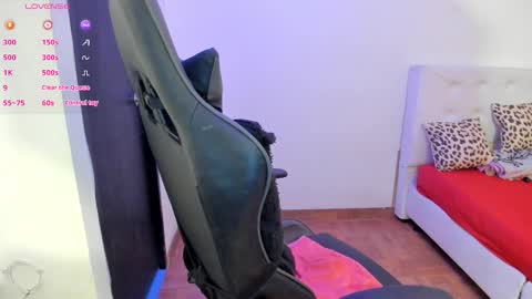 esme online show from 11/11/25, 06:41