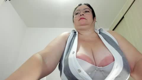 Snapshot of esmeraldo_mfc chatting on 02/28/25, 01:58 Esmeralda online show from 02/28/25, 01:58
