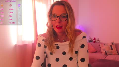 Esmi online show from 01/04/25, 01:31