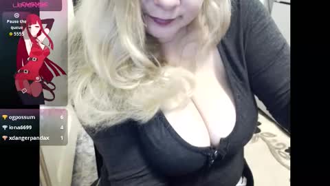 Snapshot of esra4u chatting on 11/01/25, 06:37 Esra online show from 11/01/25, 06:37