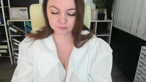 Ava online show from 11/17/25, 01:44