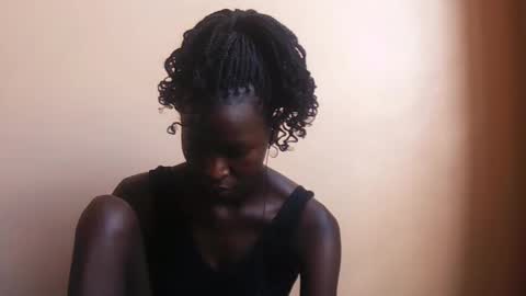 Snapshot of essie_n chatting on 10/14/25, 11:11 Eddah online show from 10/14/25, 11:11