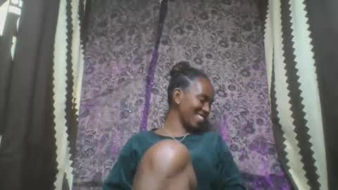 estanie online show from 10/22/25, 06:51