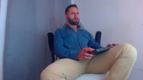 esteban online show from 01/23/25, 01:41