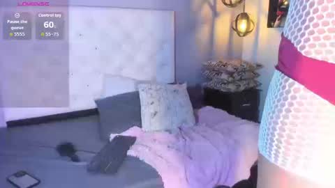 Snapshot of esteban_cor chatting on 09/25/25, 08:56 Salome online show from 09/25/25, 08:56