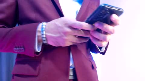 Snapshot of esteban_fer chatting on 12/18/24, 08:42 Esteban Fernandez online show from 12/18/24, 08:42