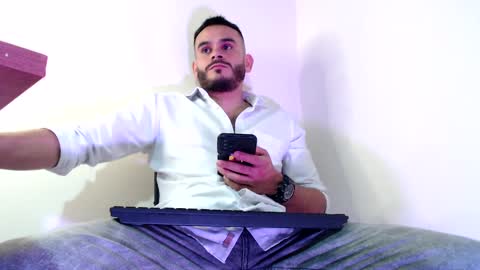 Snapshot of esteban_fer chatting on 12/22/24, 04:06 Esteban Fernandez online show from 12/22/24, 04:06