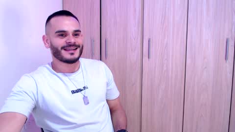 Snapshot of esteban_fer chatting on 01/30/25, 02:04 Esteban Fernandez online show from 01/30/25, 02:04