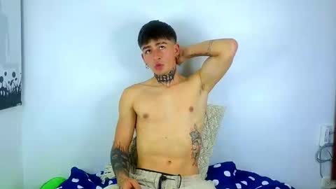 Snapshot of estebanchar_ chatting on 02/28/25, 01:15 Esteban independent model online show from 02/28/25, 01:15
